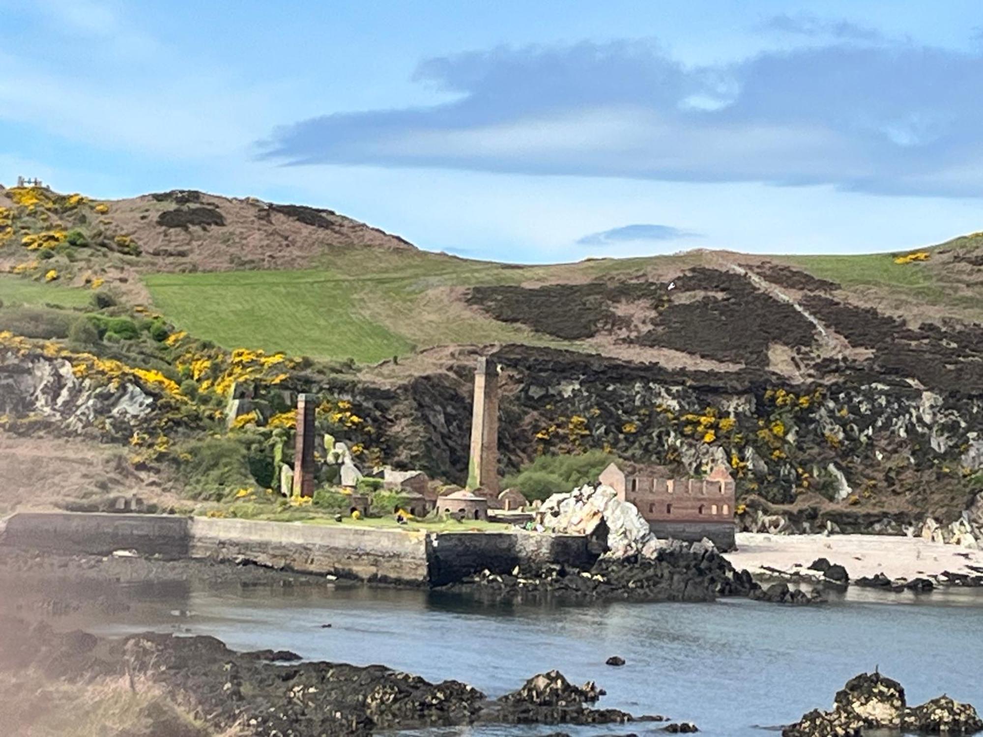 Castellor Bed & Breakfast Cemaes Bay Exterior photo